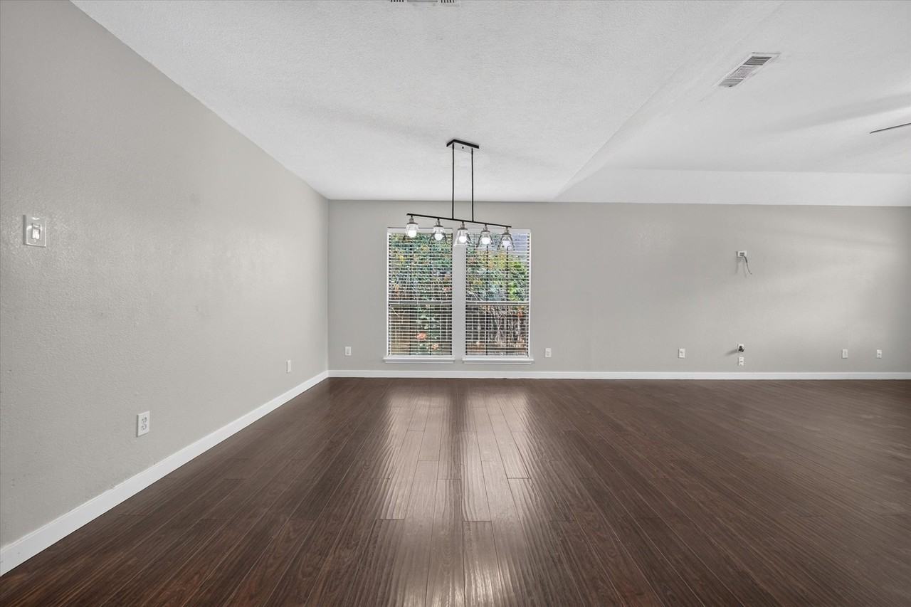 7001 Bentley Ave - Photo 7 of 28