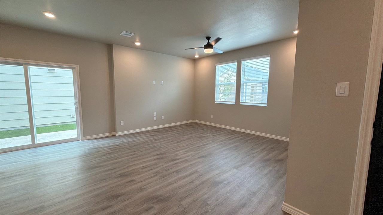 1929 Woodlawn Way #98 - Photo 3 of 16