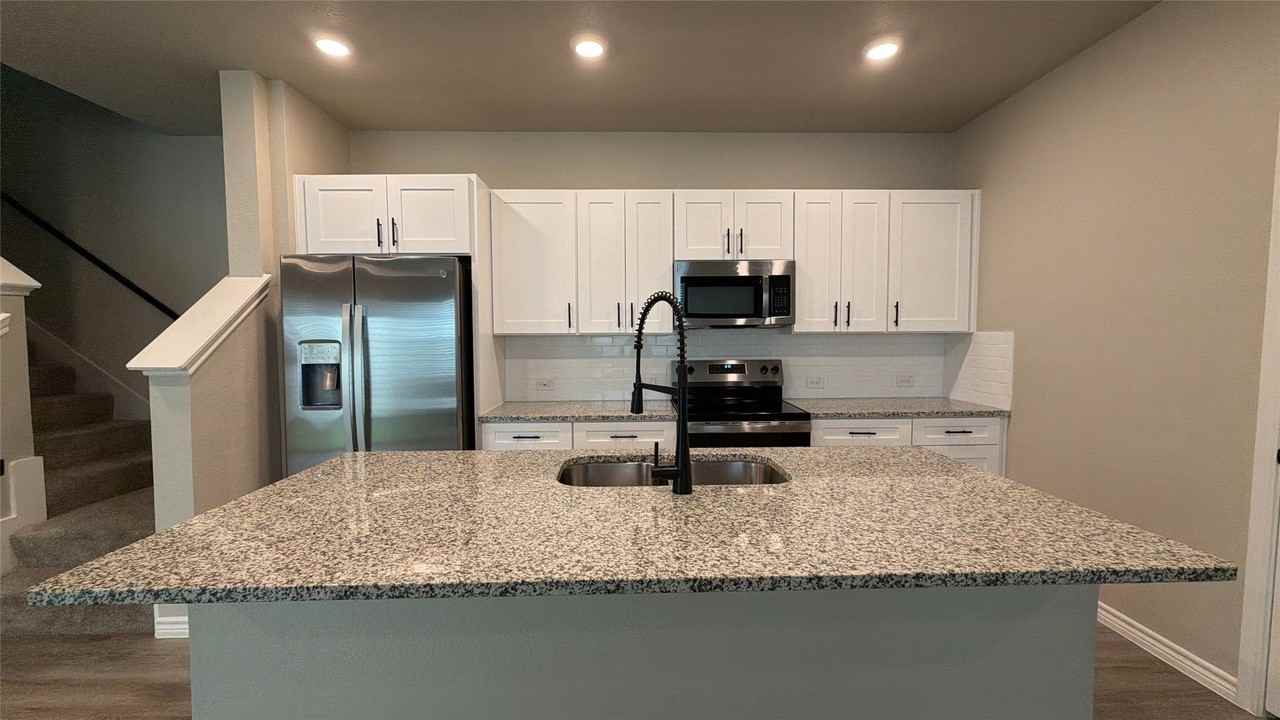 2029 Woodlawn Way #85 - Photo 3 of 15
