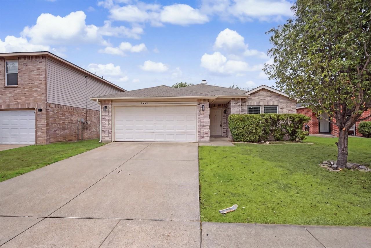 5225 Newcastle Ln - Photo 3 of 33
