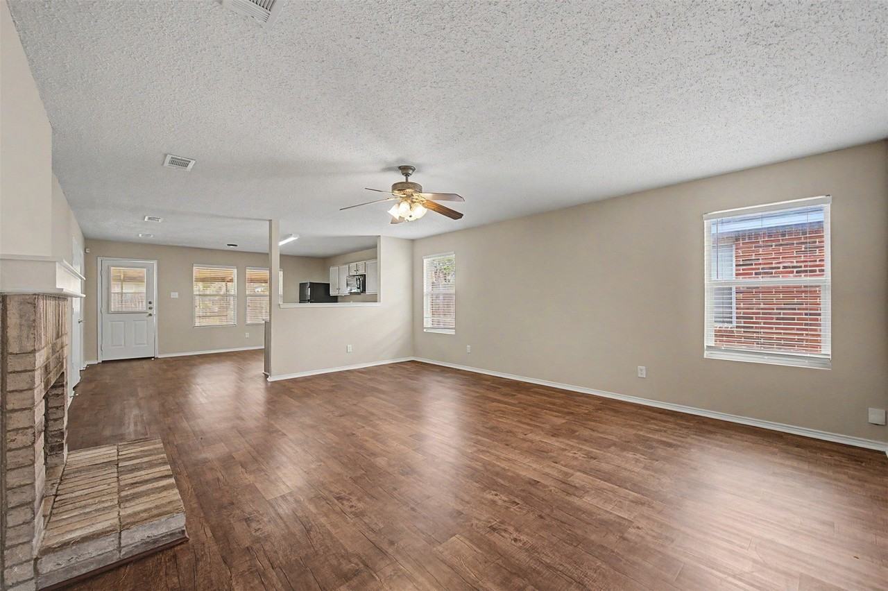 5225 Newcastle Ln - Photo 4 of 33