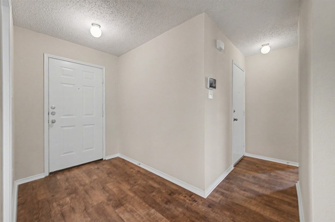 5225 Newcastle Ln - Photo 5 of 33