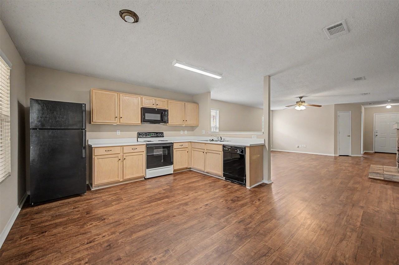 5225 Newcastle Ln - Photo 7 of 33