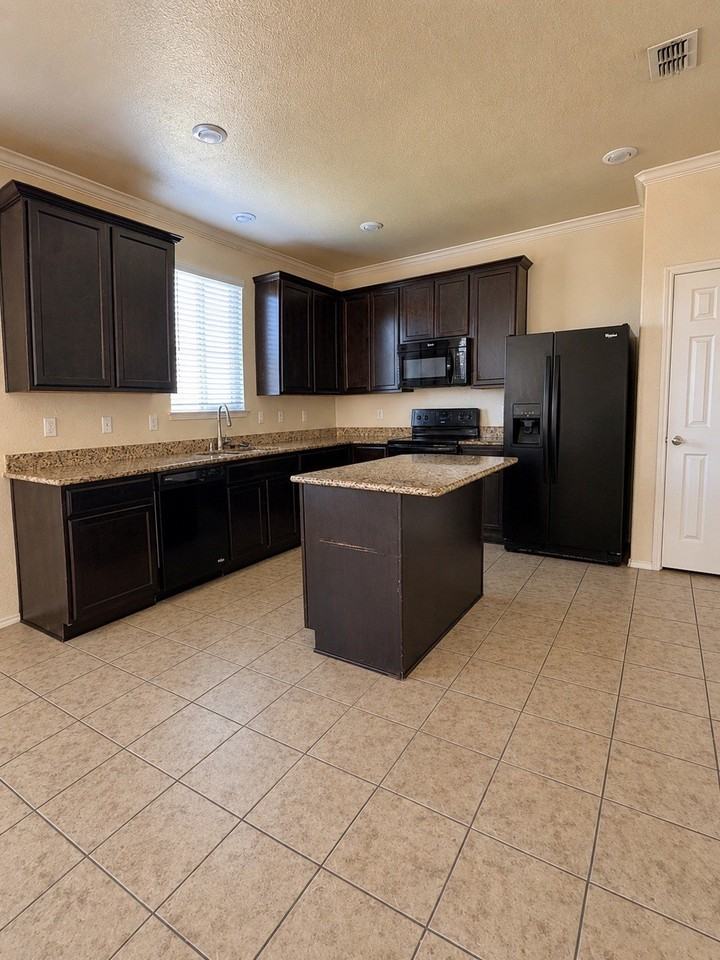 429 Mariscal Pl - Photo 5 of 14