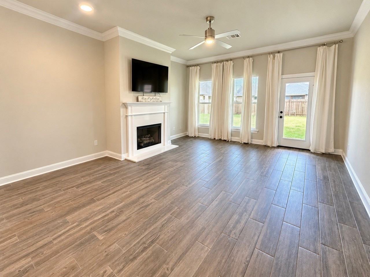214 Beechcraft Way - Photo 2 of 11