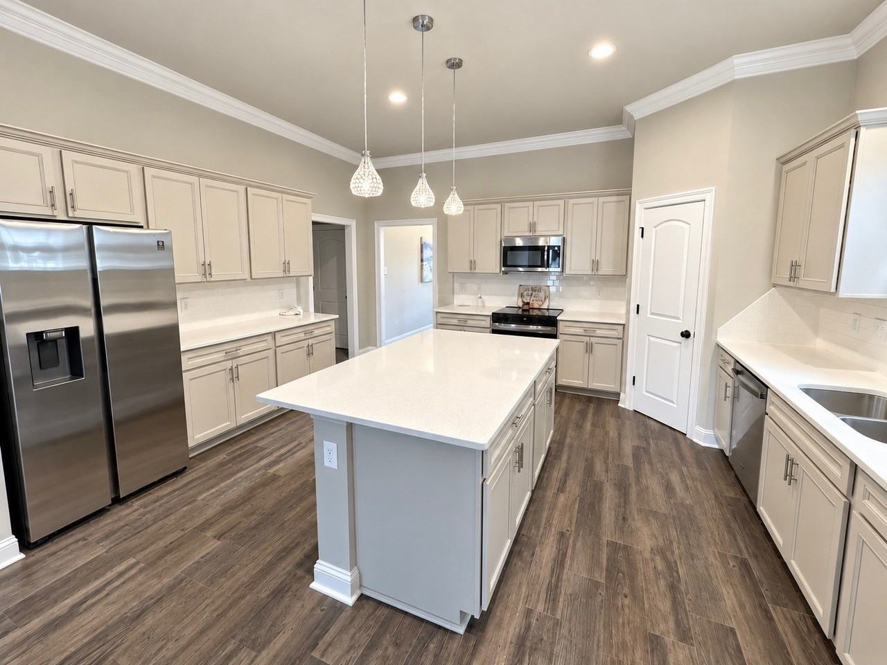 214 Beechcraft Way - Photo 3 of 11