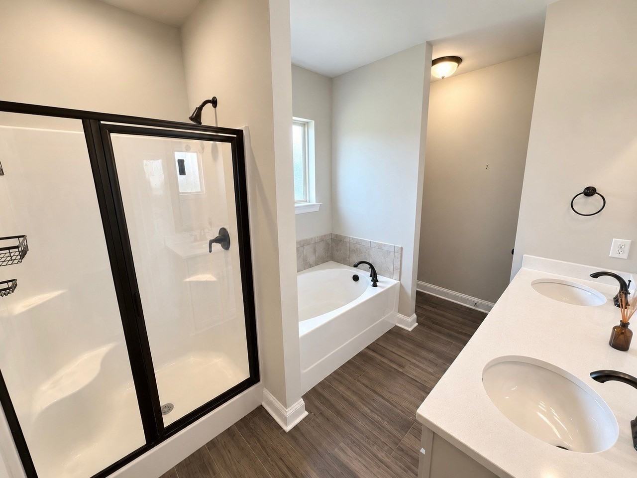 214 Beechcraft Way - Photo 5 of 11