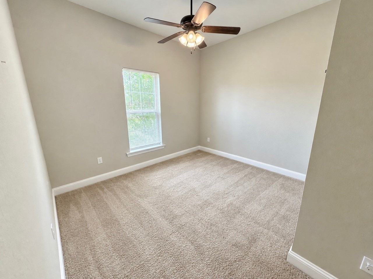 214 Beechcraft Way - Photo 6 of 11