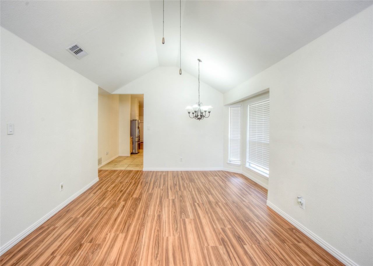 18243 Justice Ln - Photo 3 of 23