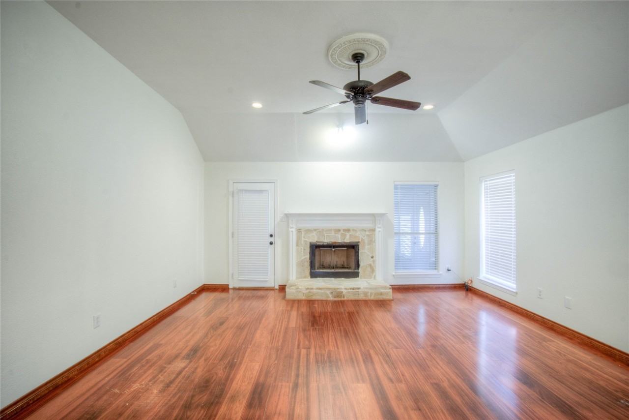 18243 Justice Ln - Photo 6 of 23