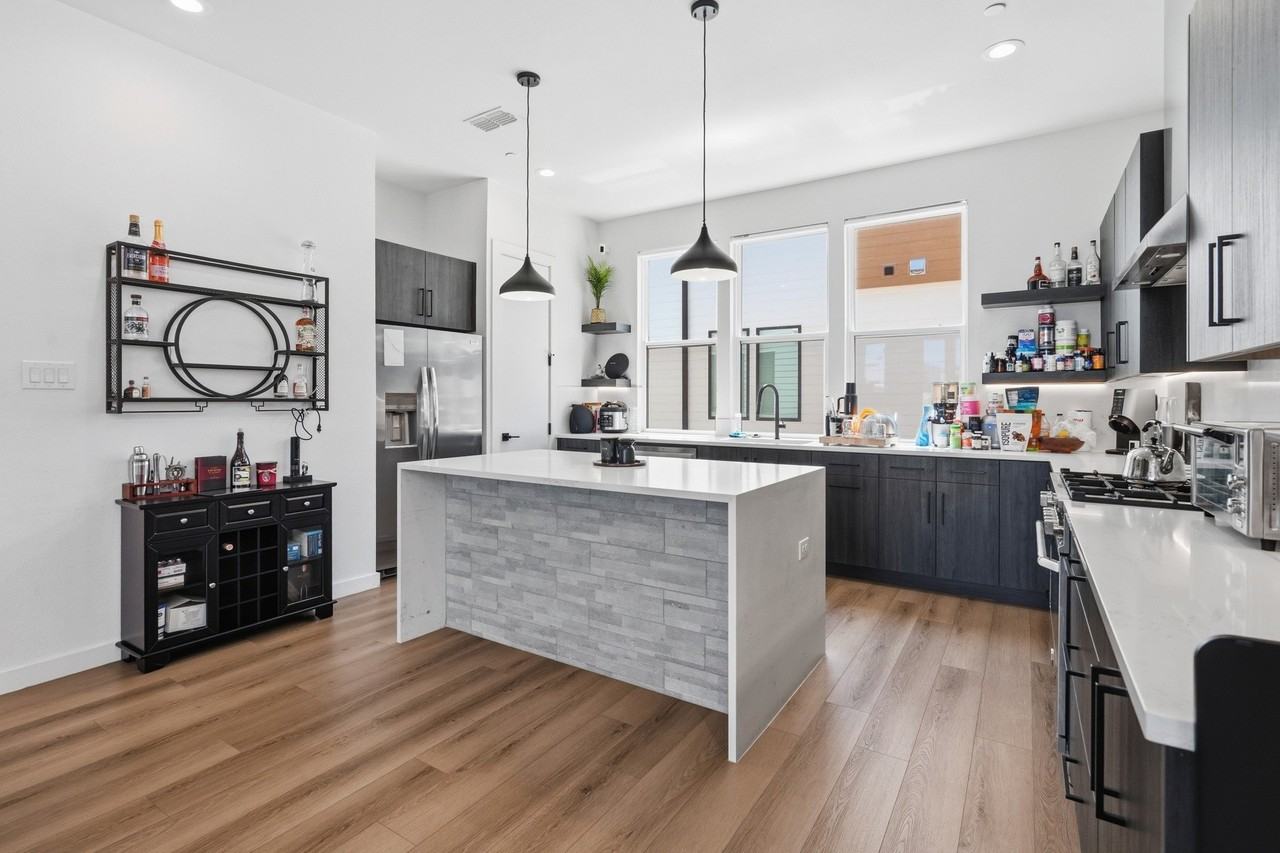 1525 Pecos St #102 - Photo 6 of 23