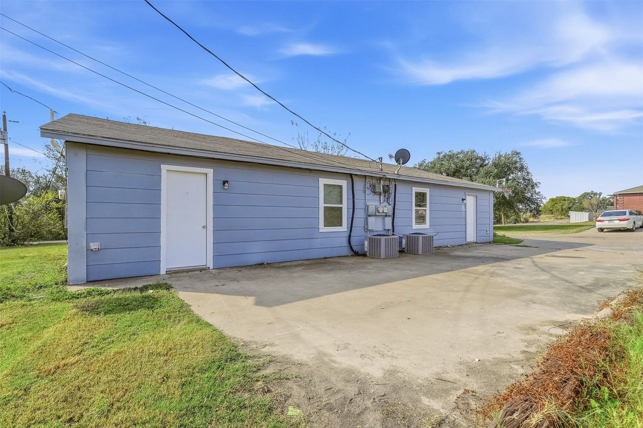 217 Joyce St #B - Photo 2 of 19
