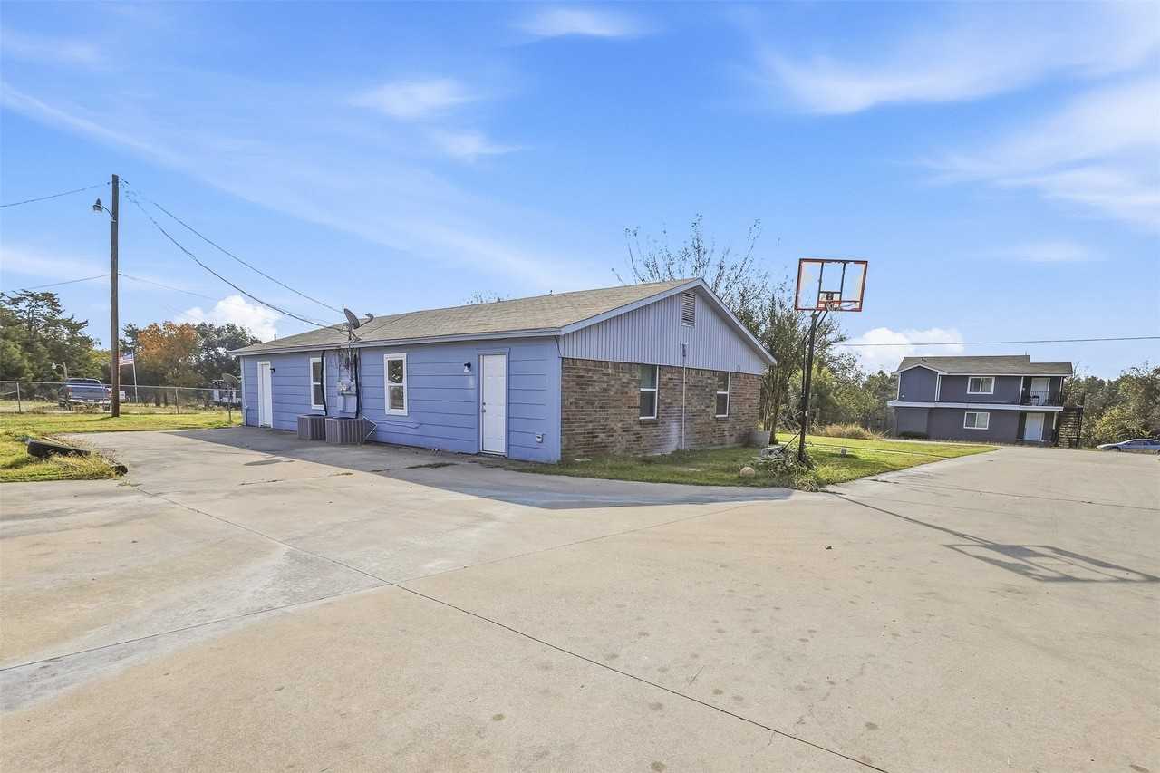 217 Joyce St #B - Photo 3 of 19