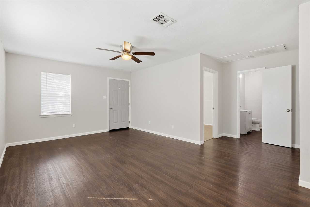 217 Joyce St #B - Photo 7 of 19