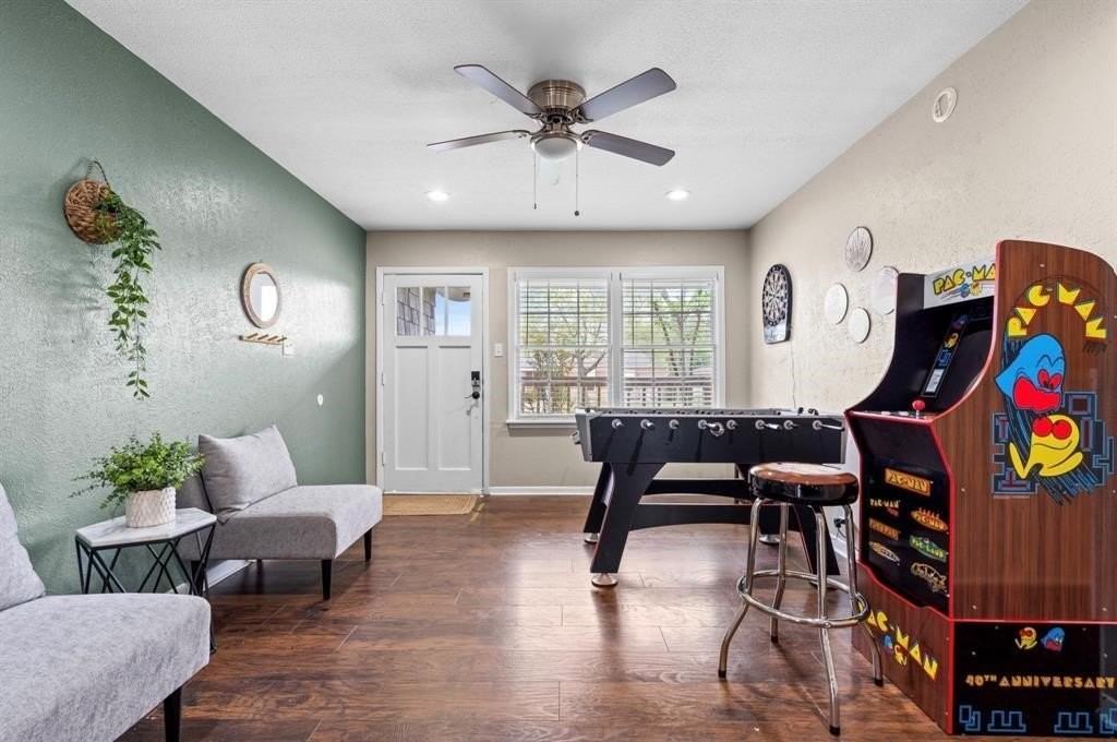 1110 Park St - Photo 2 of 29