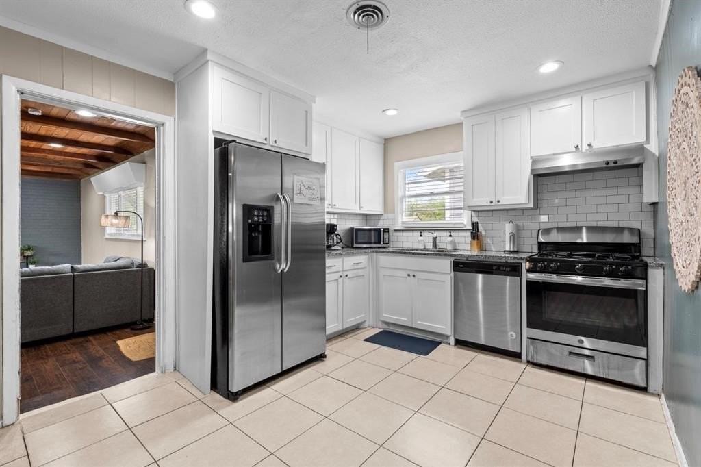 1110 Park St - Photo 3 of 29