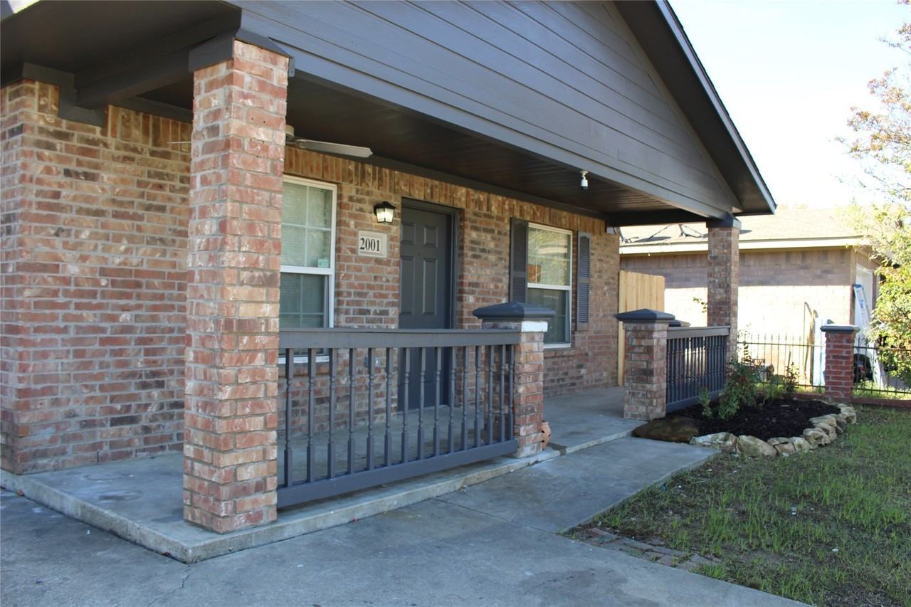 2001 San Antonio St - Photo 4 of 17