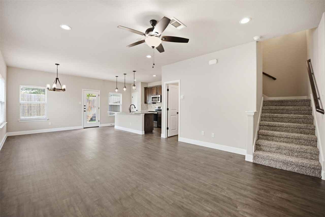 809 Jameson St - Photo 3 of 26