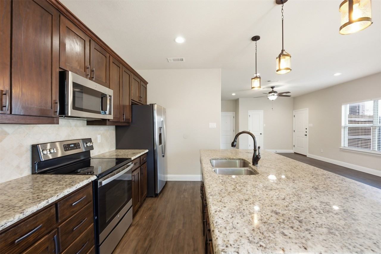 809 Jameson St - Photo 5 of 26