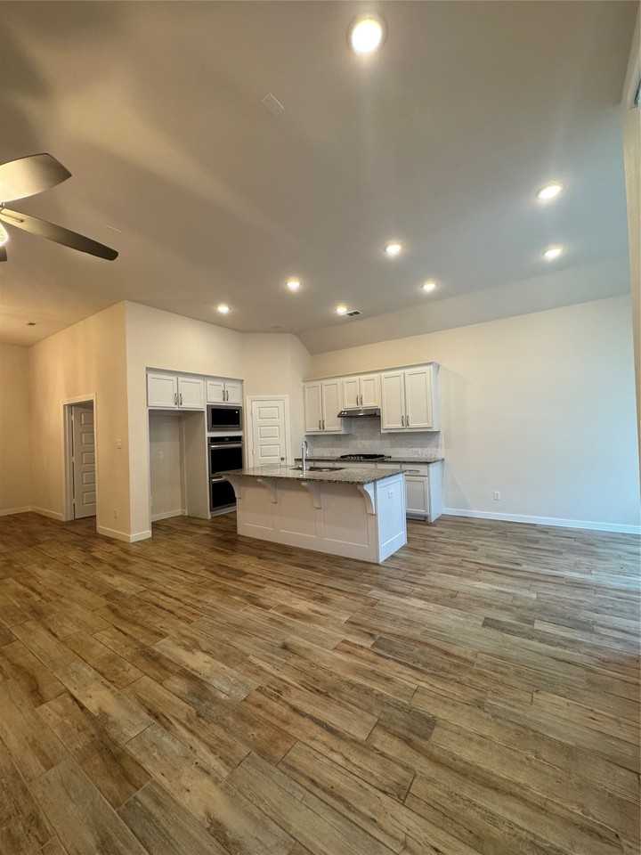 504 Evergreen Rd - Photo 7 of 24