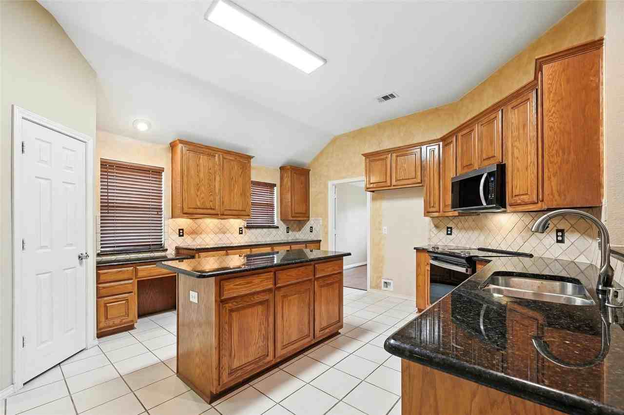 2504 Indian Paint Dr - Photo 5 of 26