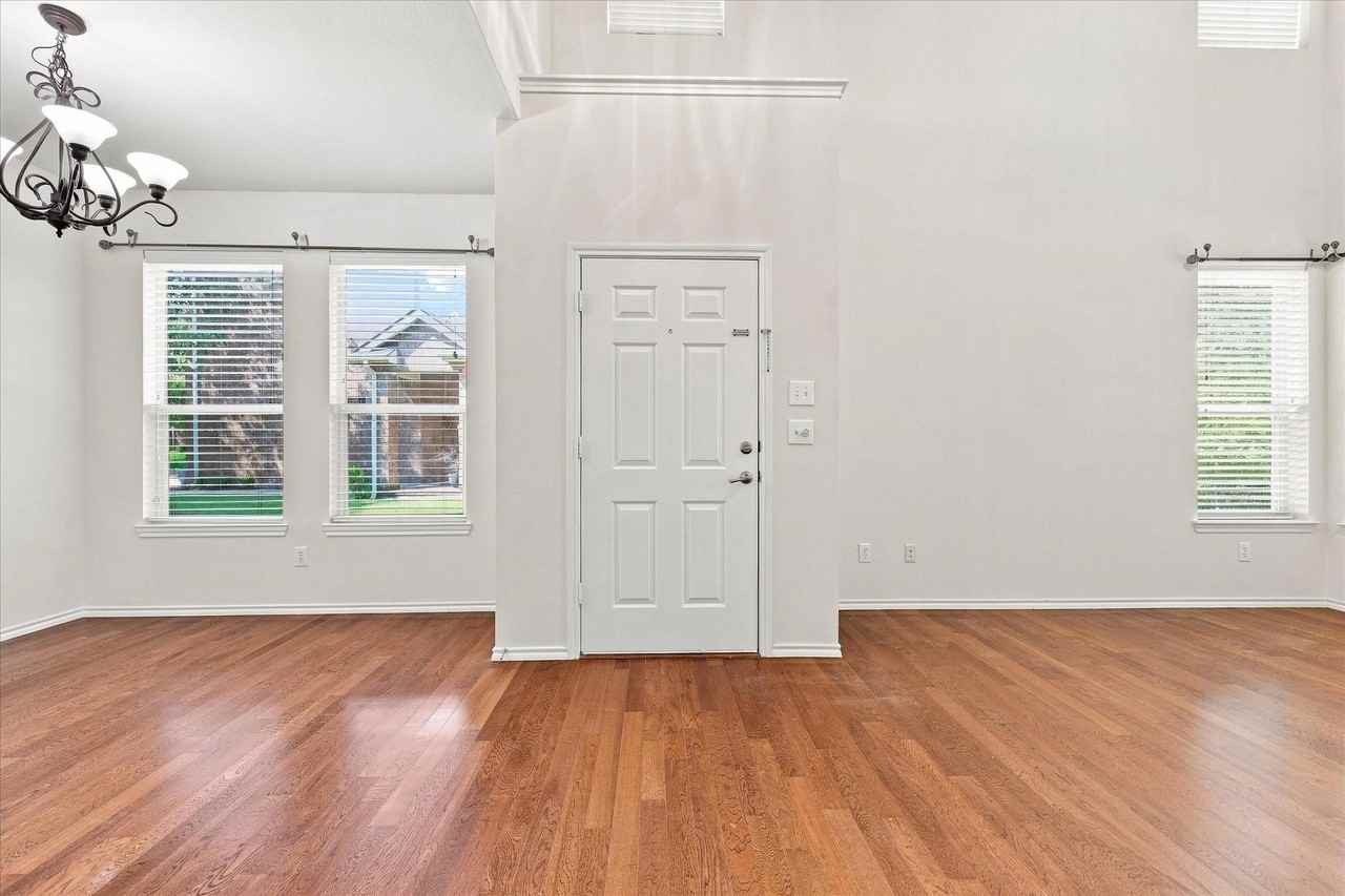2929 Muirfield Dr - Photo 2 of 20