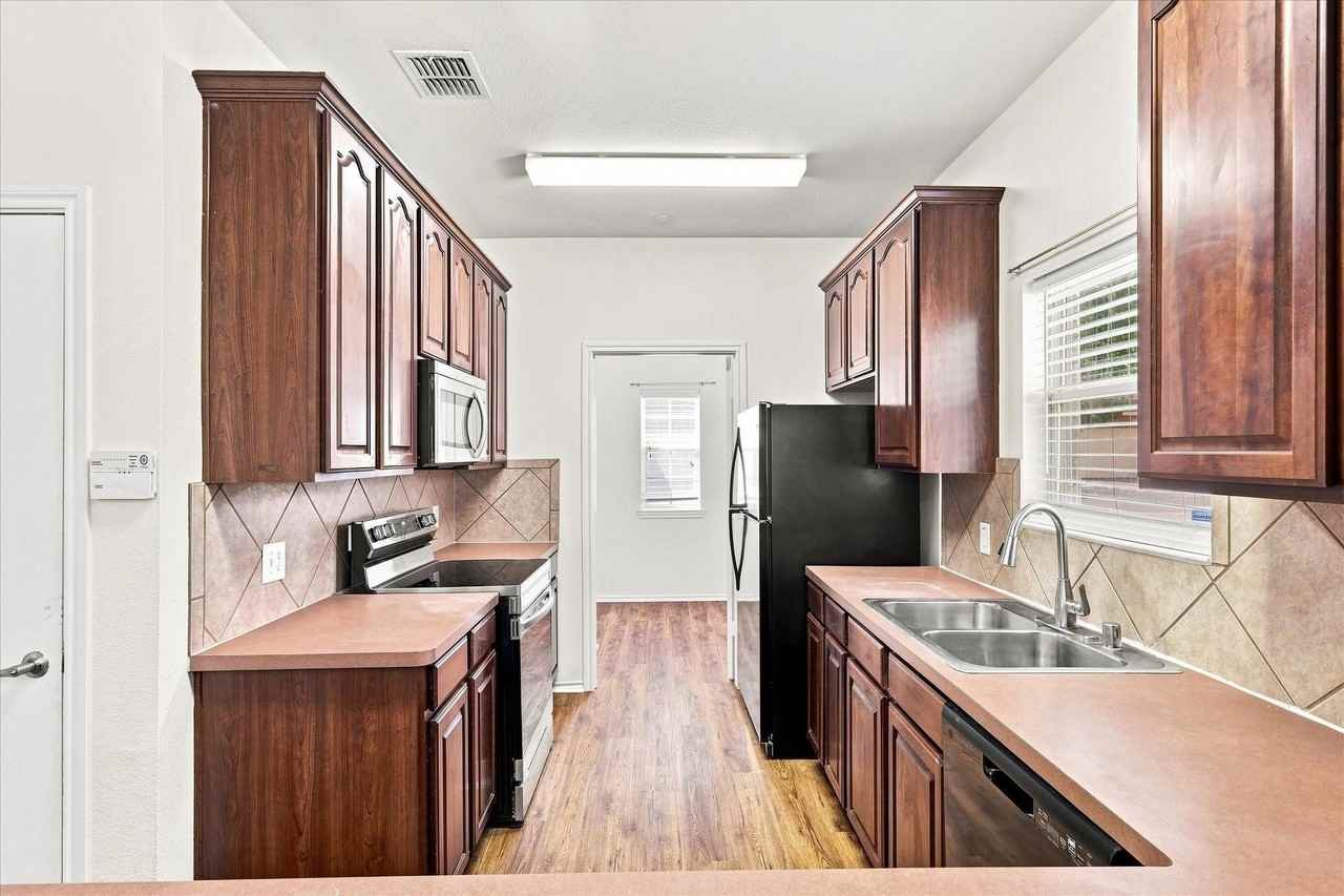 2929 Muirfield Dr - Photo 5 of 20