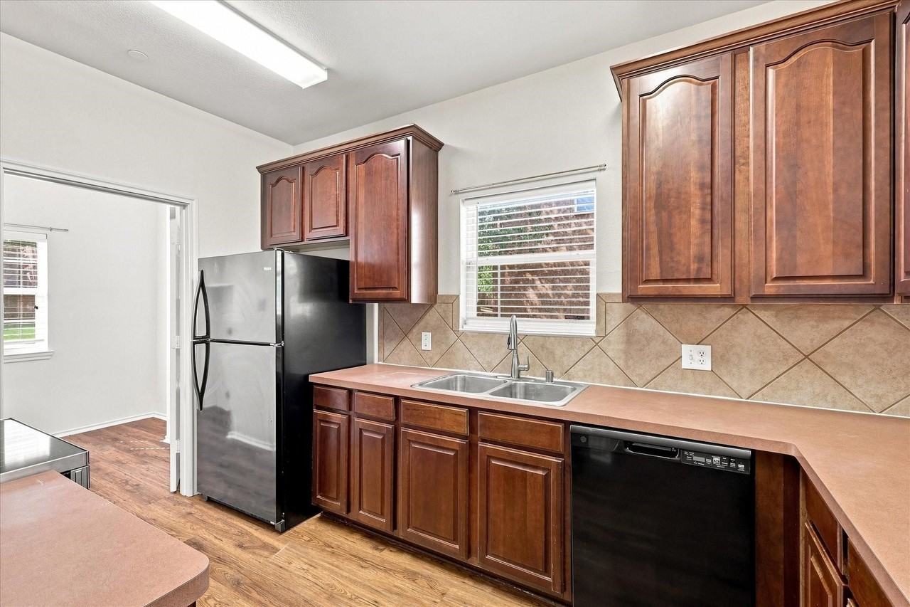 2929 Muirfield Dr - Photo 6 of 20