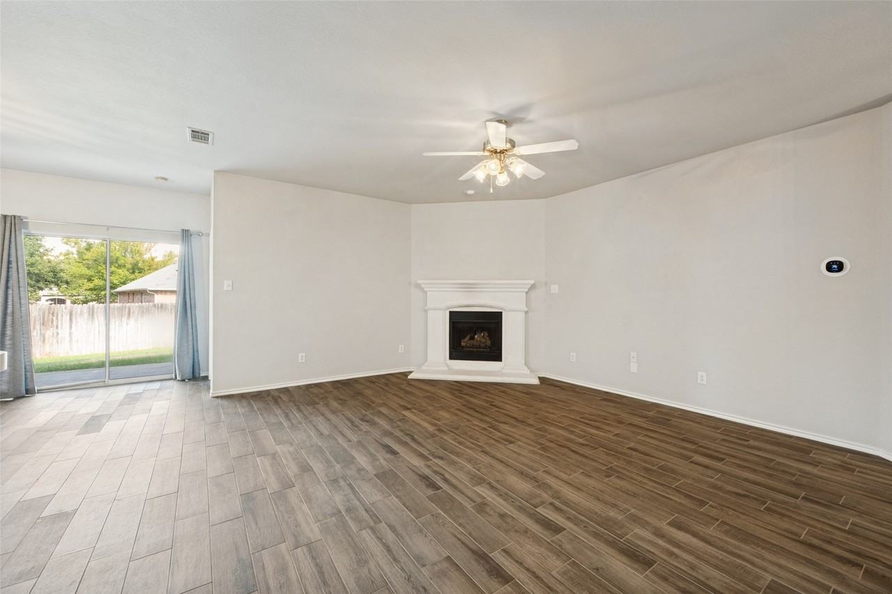 608 Mesa Ridge Ct - Photo 2 of 12