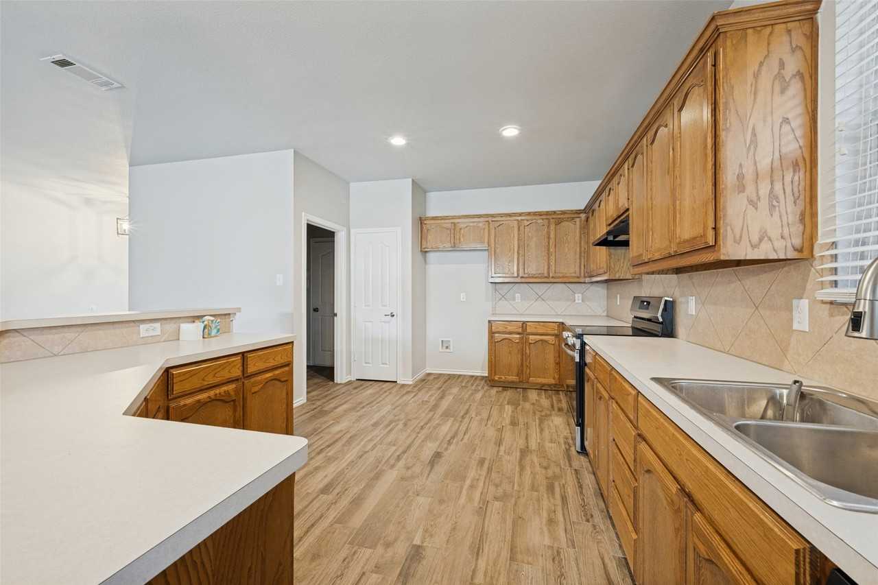 608 Mesa Ridge Ct - Photo 4 of 12