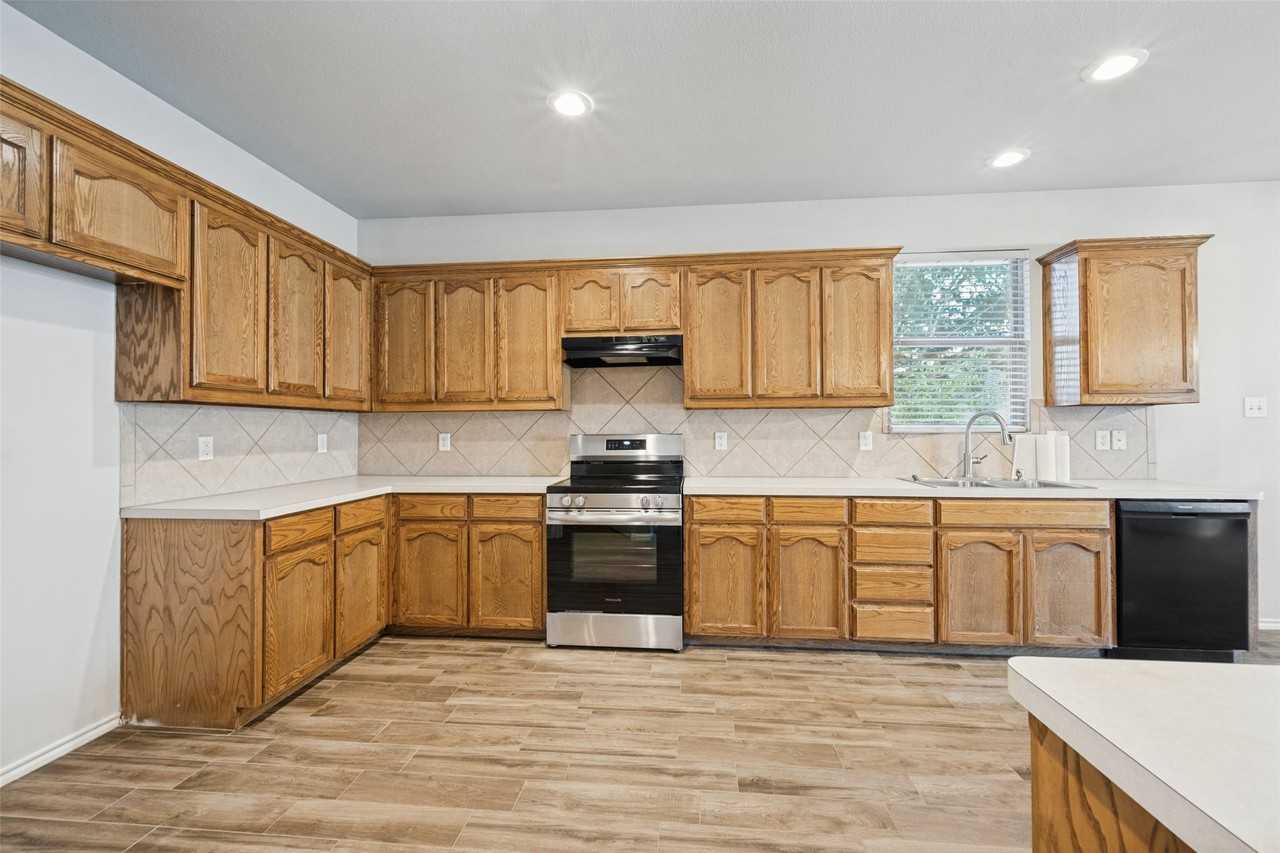 608 Mesa Ridge Ct - Photo 5 of 12