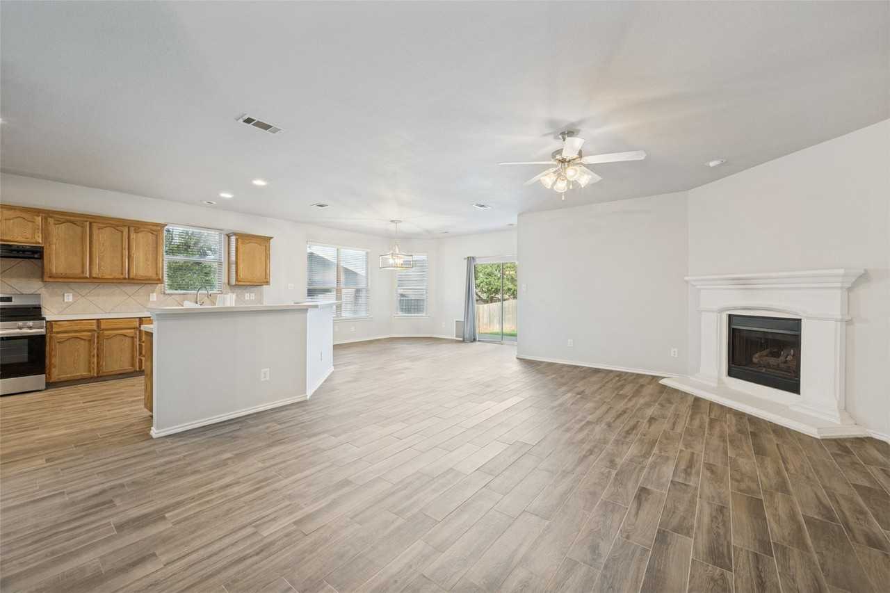 608 Mesa Ridge Ct - Photo 6 of 12
