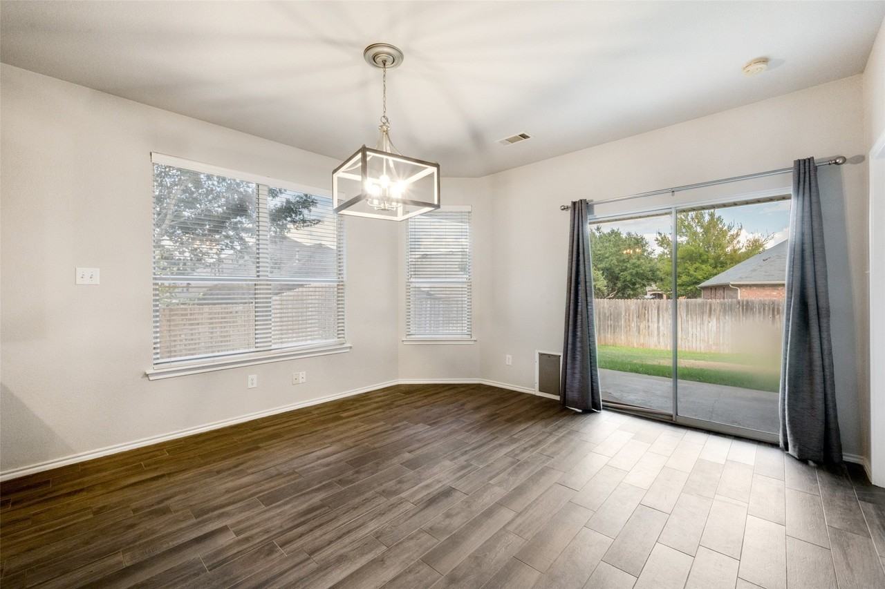 608 Mesa Ridge Ct - Photo 7 of 12