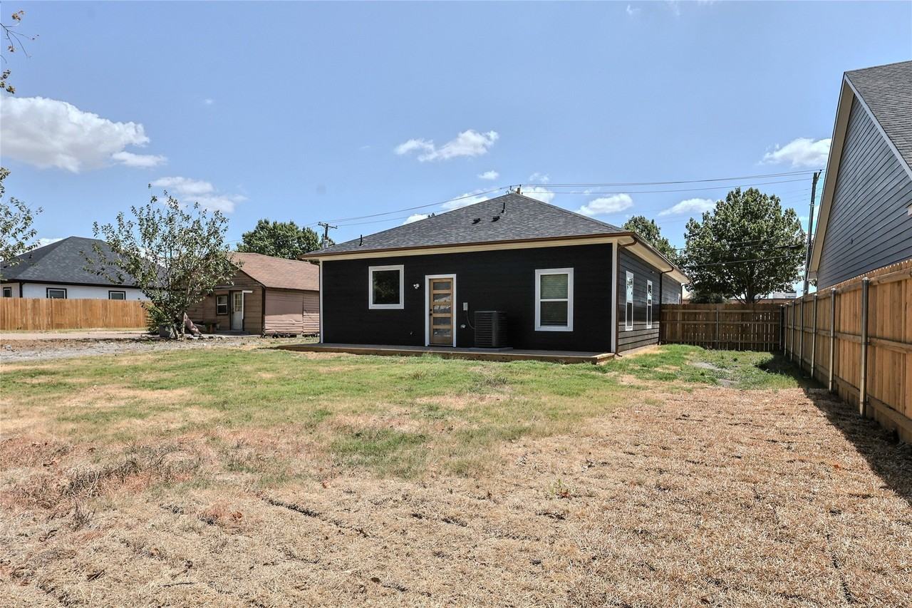 609 N Getzendaner St - Photo 2 of 19
