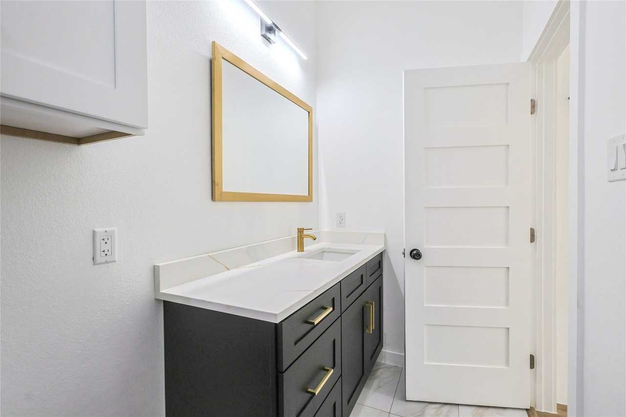 609 N Getzendaner St - Photo 4 of 19