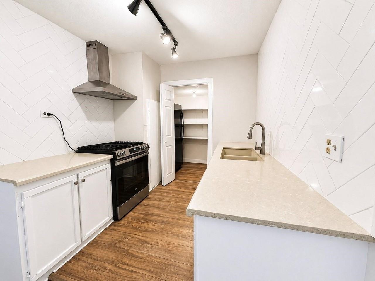 709 S Munger Blvd - Photo 2 of 14