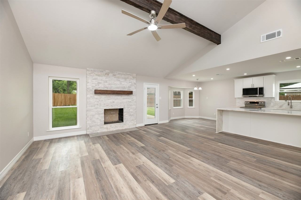 314 Sixpence Ln - Photo 2 of 17