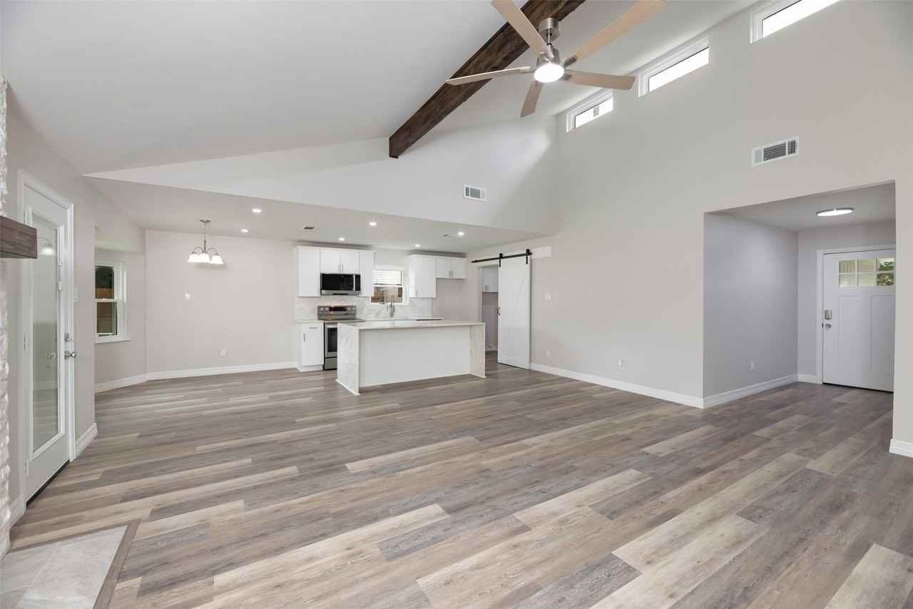 314 Sixpence Ln - Photo 3 of 17