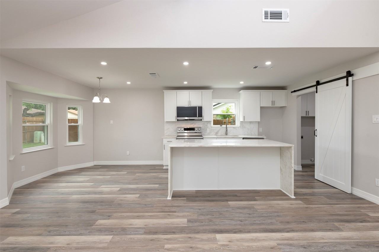 314 Sixpence Ln - Photo 4 of 17