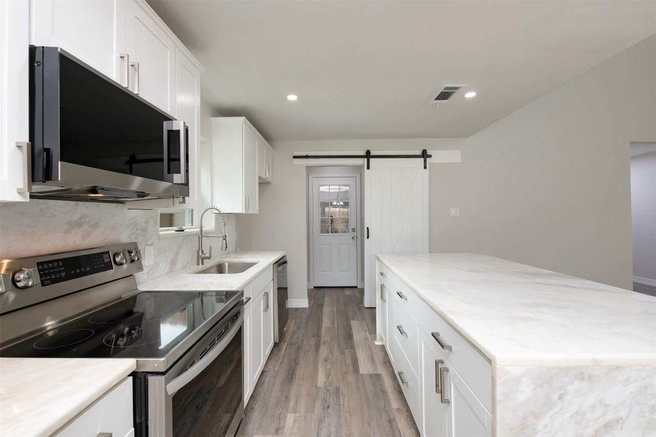 314 Sixpence Ln - Photo 5 of 17