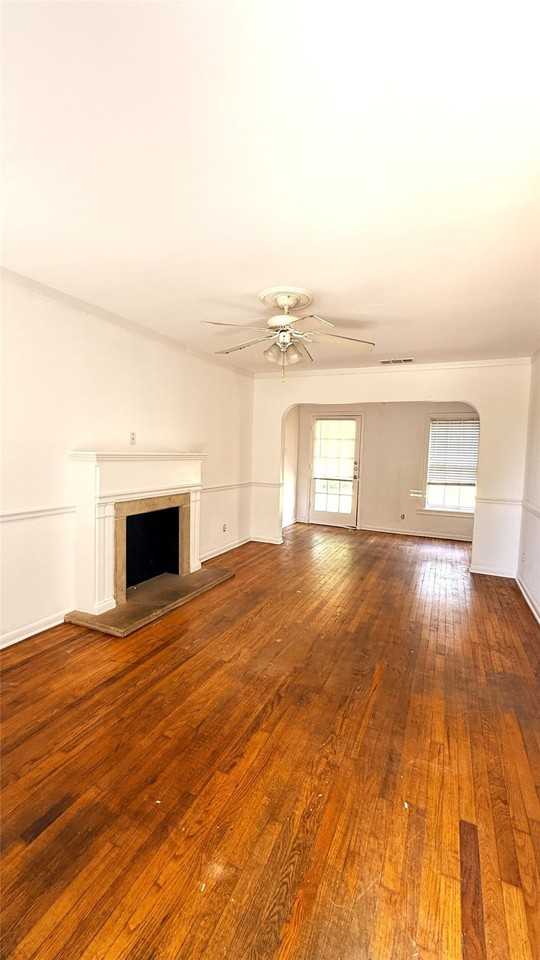 1219 W Avenue F - Photo 2 of 9