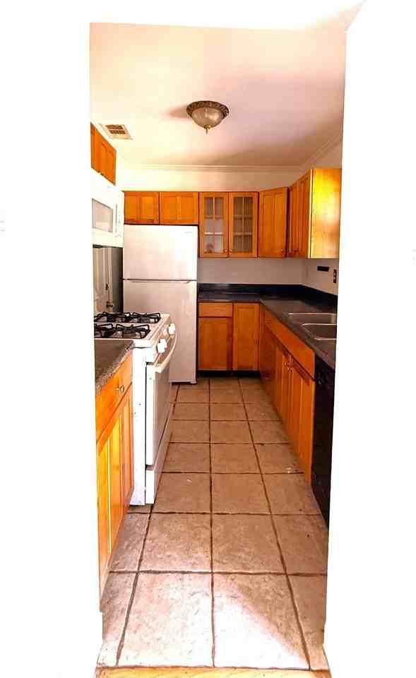 1219 W Avenue F - Photo 4 of 9