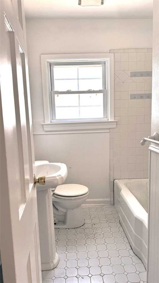1219 W Avenue F - Photo 5 of 9