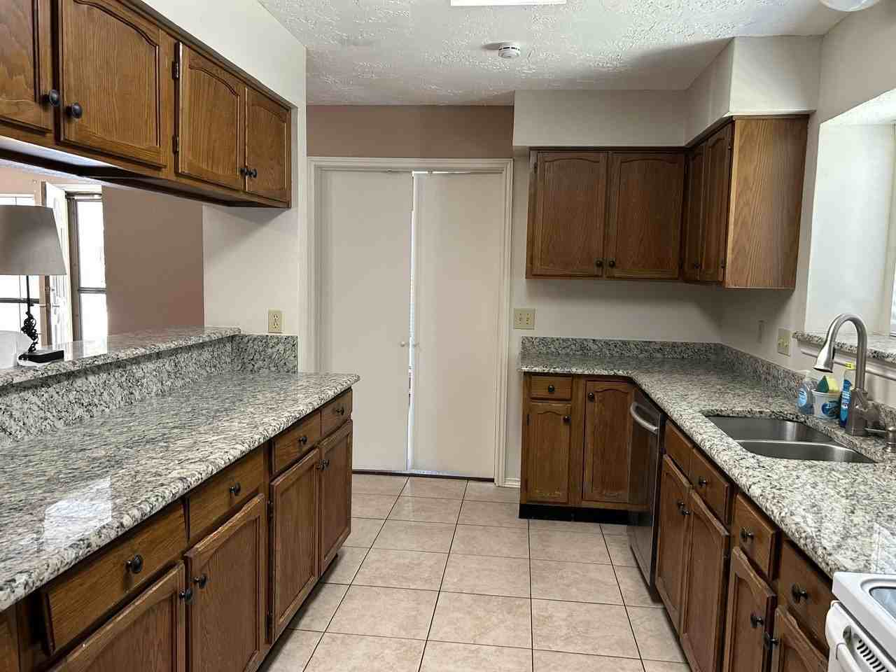 1125 Glyndon Dr - Photo 3 of 17