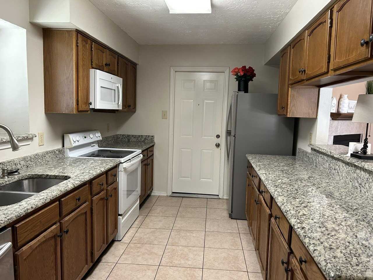 1125 Glyndon Dr - Photo 4 of 17