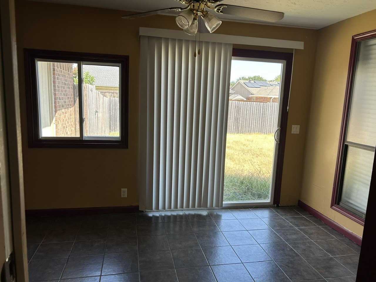 1125 Glyndon Dr - Photo 5 of 17
