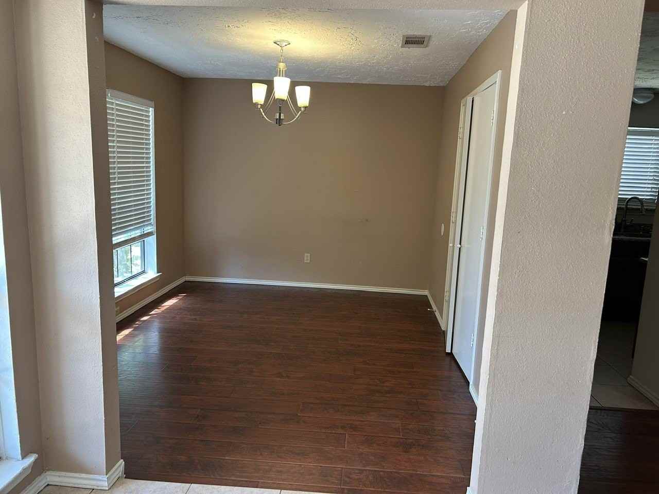 1125 Glyndon Dr - Photo 6 of 17