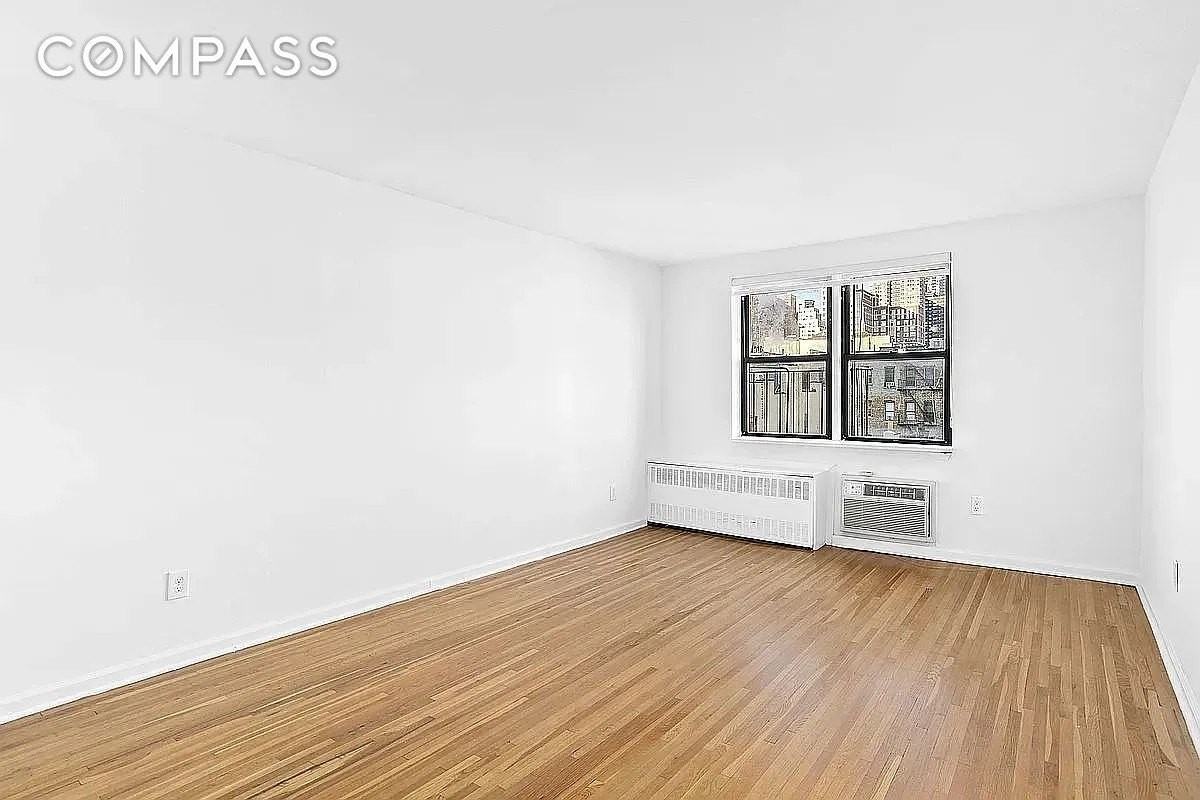 228 E 81st St #3D - Photo 2 of 7