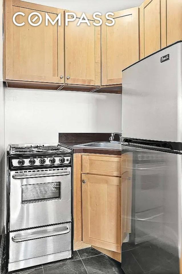 228 E 81st St #3D - Photo 4 of 7