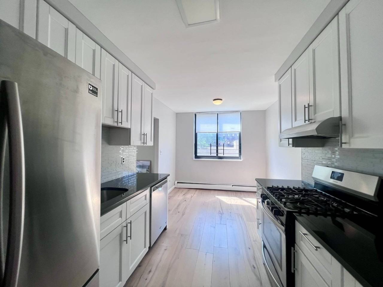 14477 Roosevelt Ave - Photo 4 of 25